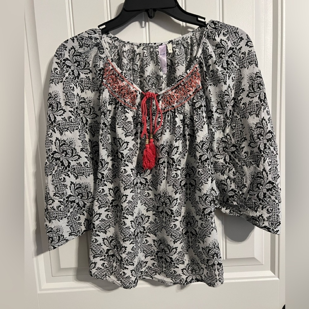 #805. Alya 3/4 Sleeve Black/White Blouse with Embroidery And Tassels. Medium
